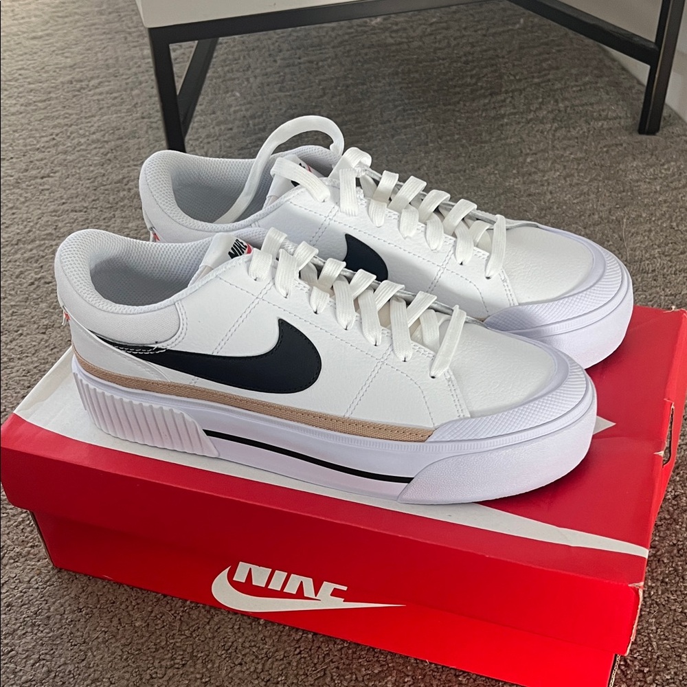 Nike women’s court legacy lift